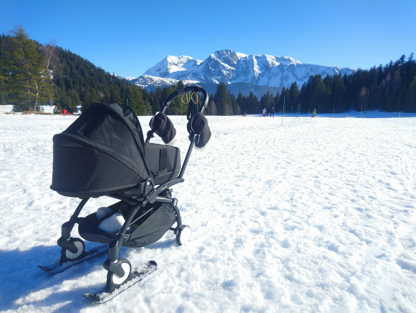 Chamrousse expérience famille aventure bébé poussette à skis plateau Arselle station ski montagne grenoble isere alpes france - © SD - OT Chamrousse