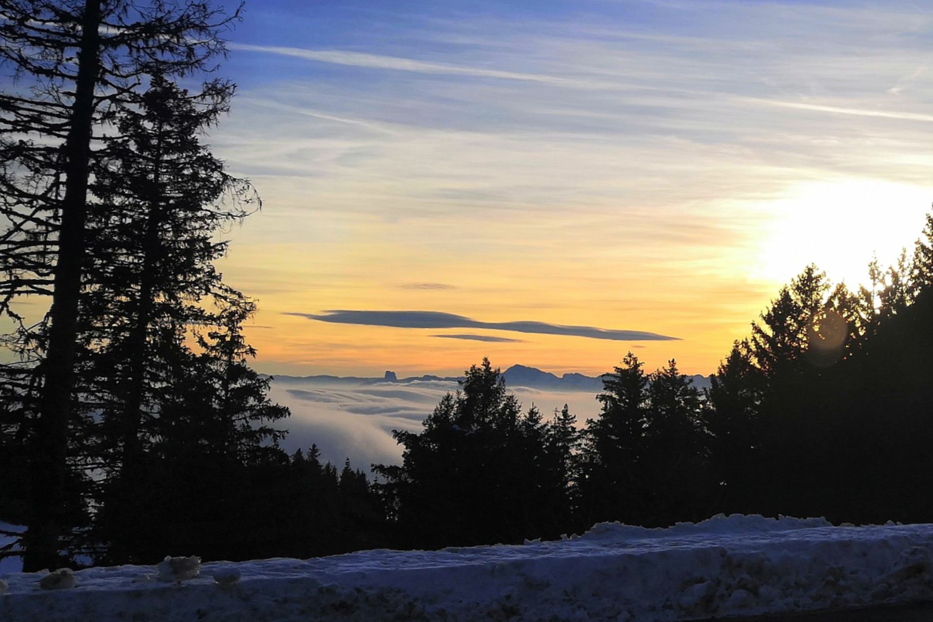 Chamrousse vue coucher soleil bus hiver station ski montagne grenoble isère alpes france - © EM - OT Chamrousse