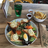 Salat mit warmem Ziegenkäse