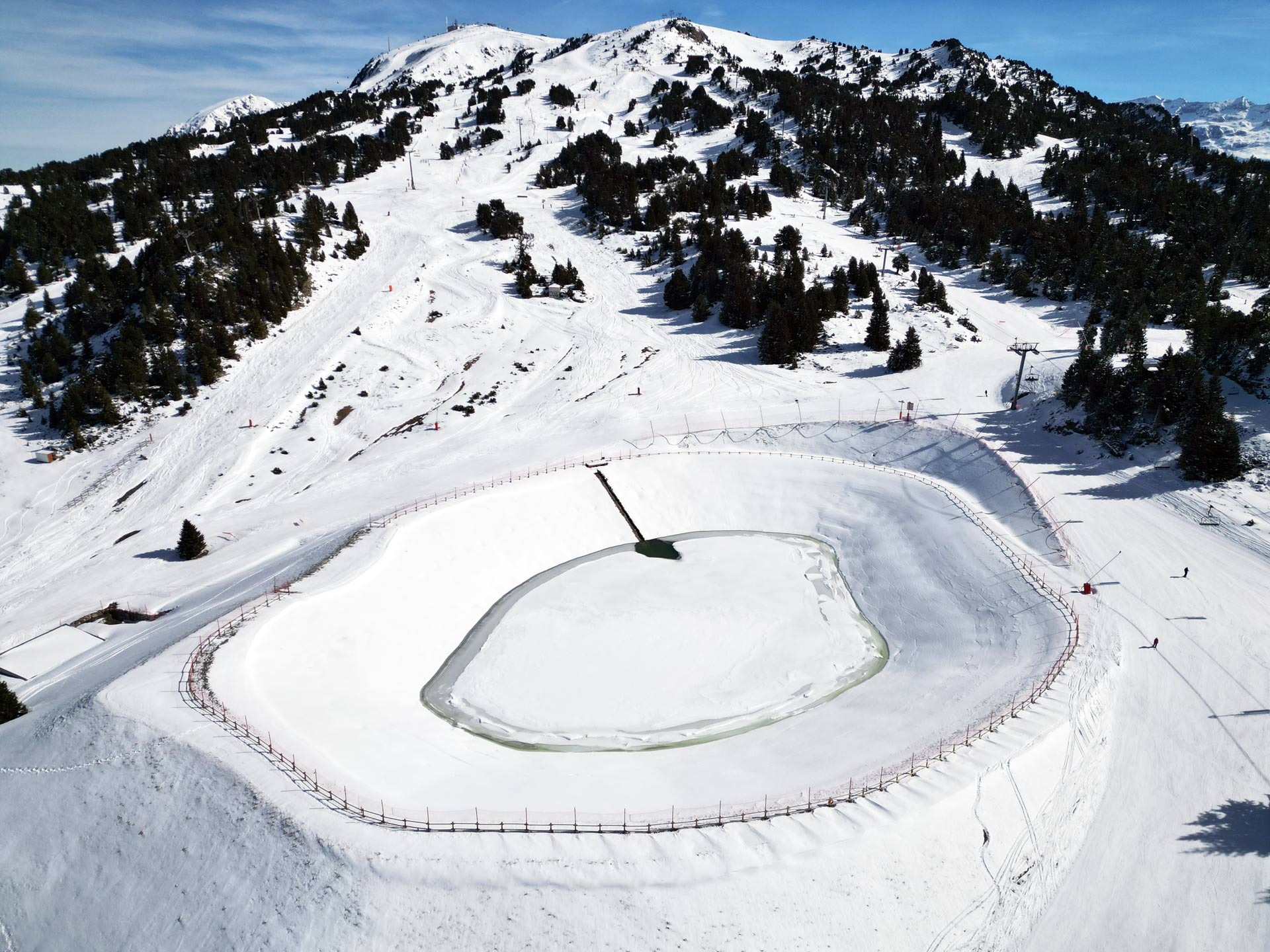 Lauze lake in winter - © YV - OT Chamrousse Lauze lake in winter