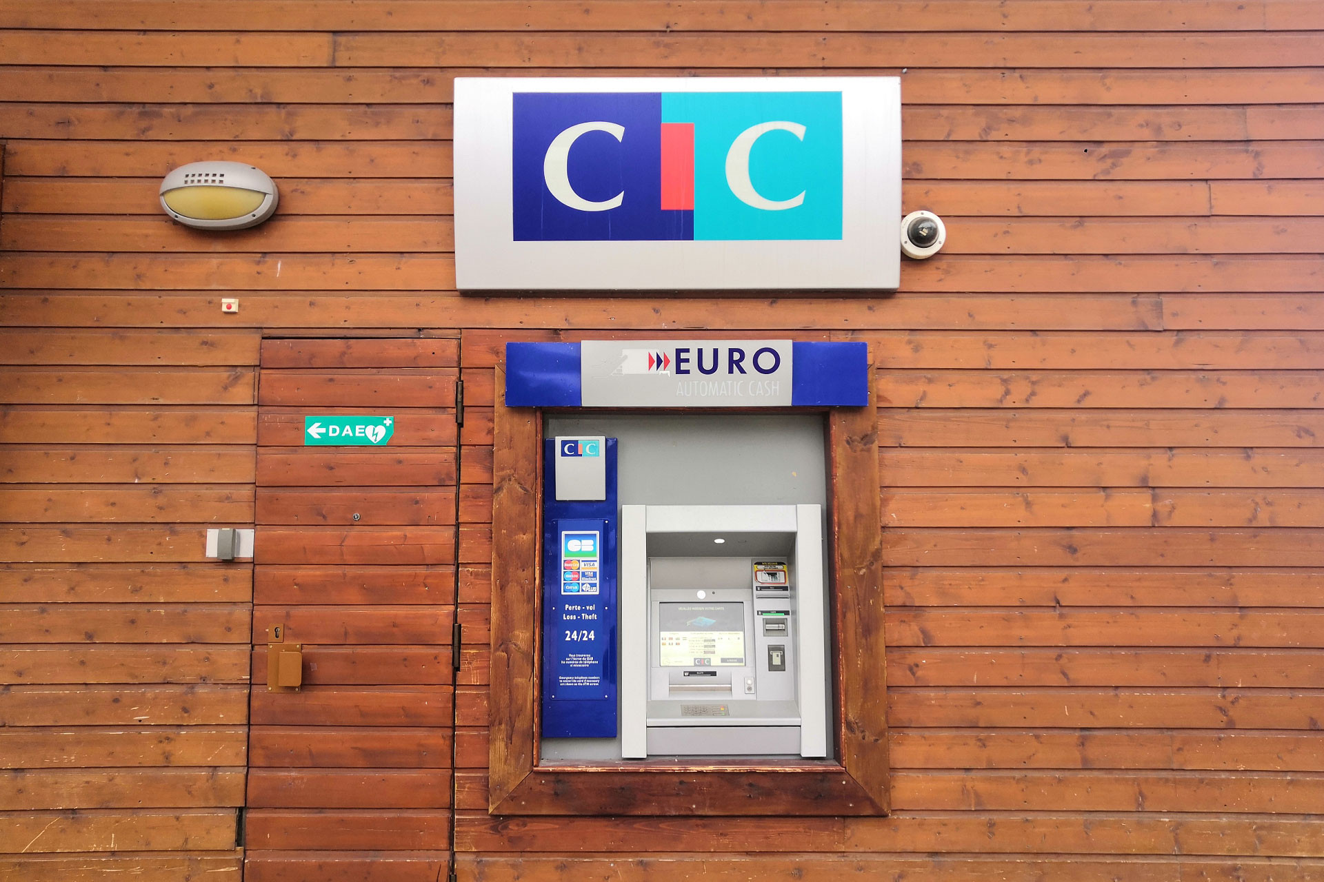 Distributeur billet banque CIC - © Banque CIC Distributeur billet banque CIC