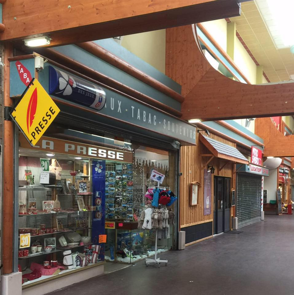 Tabac presse Roche-Béranger - © Josy Thomas Tabac presse Roche-Béranger