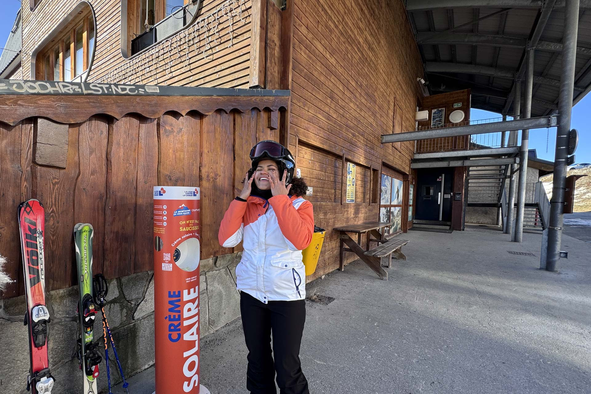 Borne distributeur crème solaire Sun box Chamrousse