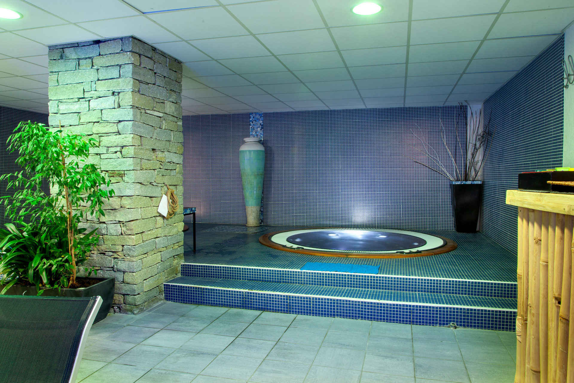 Spa-Whirlpoolbereich Chamrousse - © Spa les Bains de Chamrousse Spa-Whirlpoolbereich Chamrousse