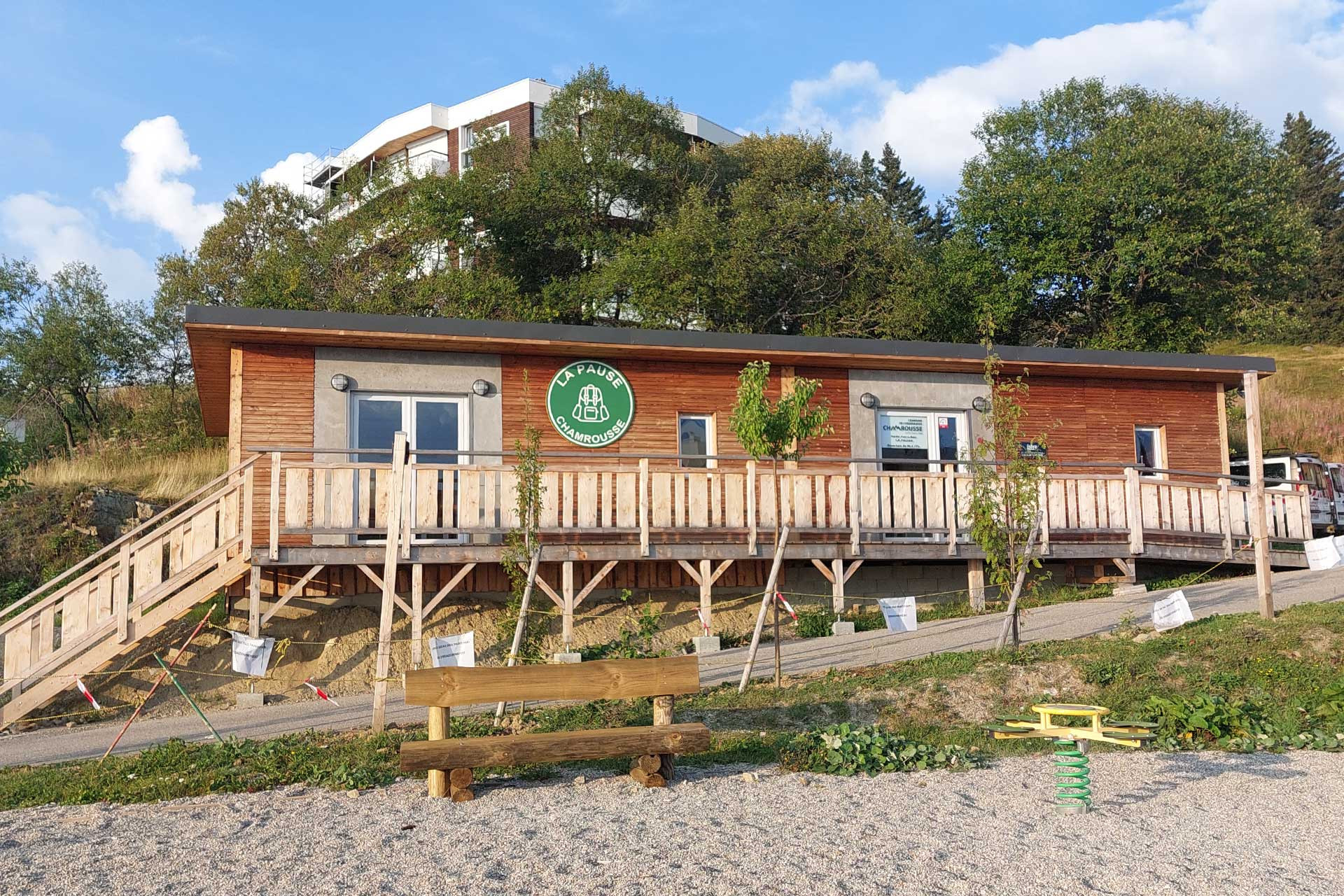 Salle de pique-nique Chamrousse 1750 - © EM - OT Chamrousse Salle de pique-nique Chamrousse 1750