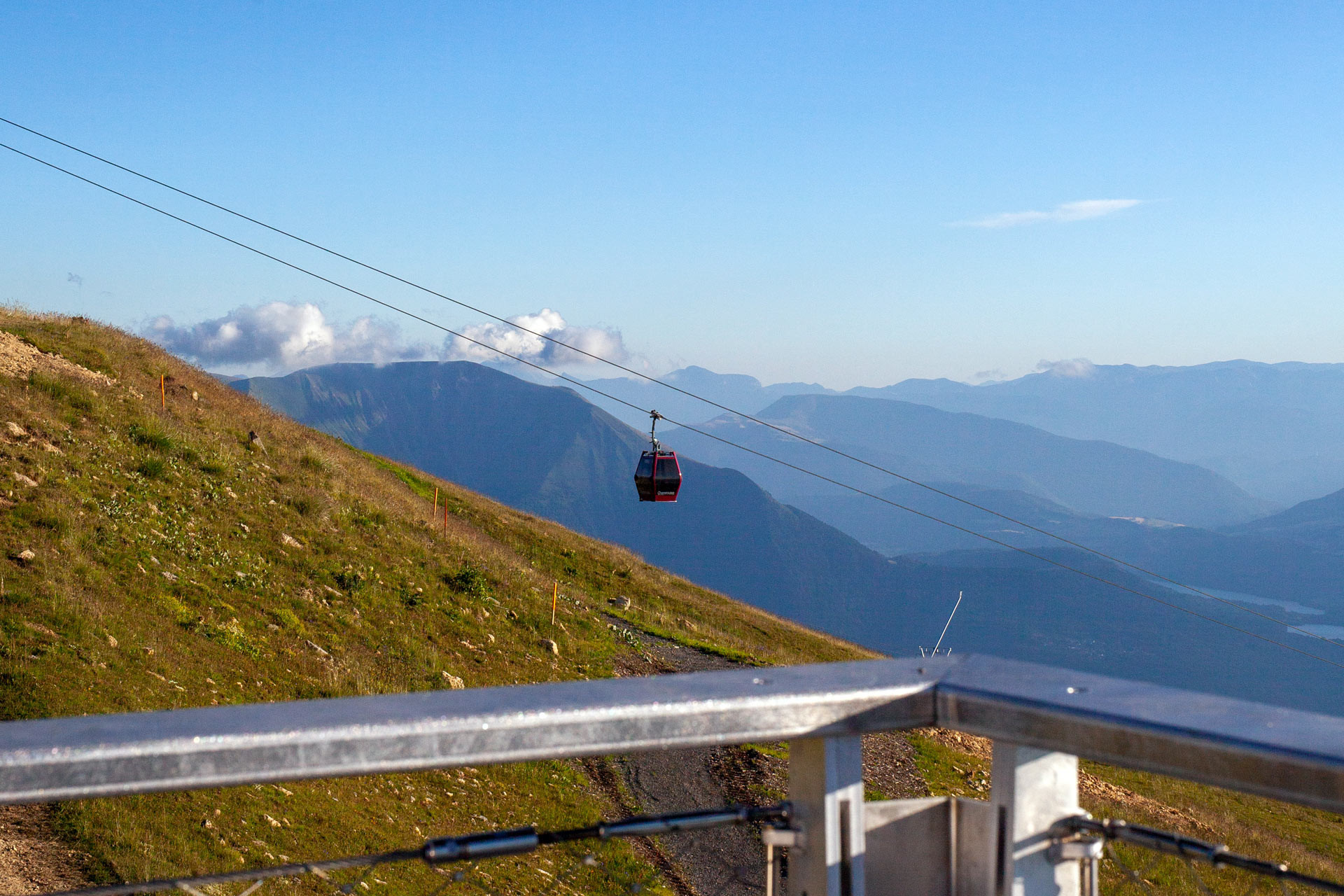 Croix-Gondelbahn vom Rooftop Grésivaudan aus