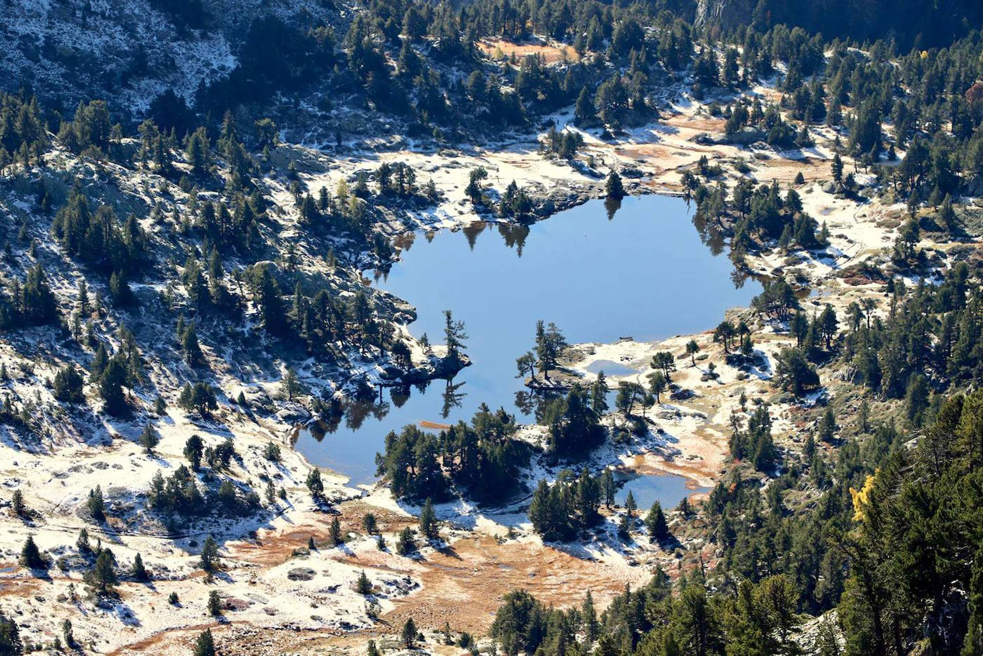 Lac Achard automne premières neiges