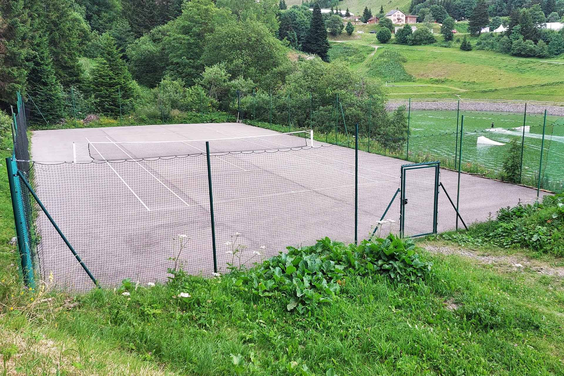 Terrain de tennis lac grenouillère Chamrousse Terrain de tennis lac grenouillère Chamrousse