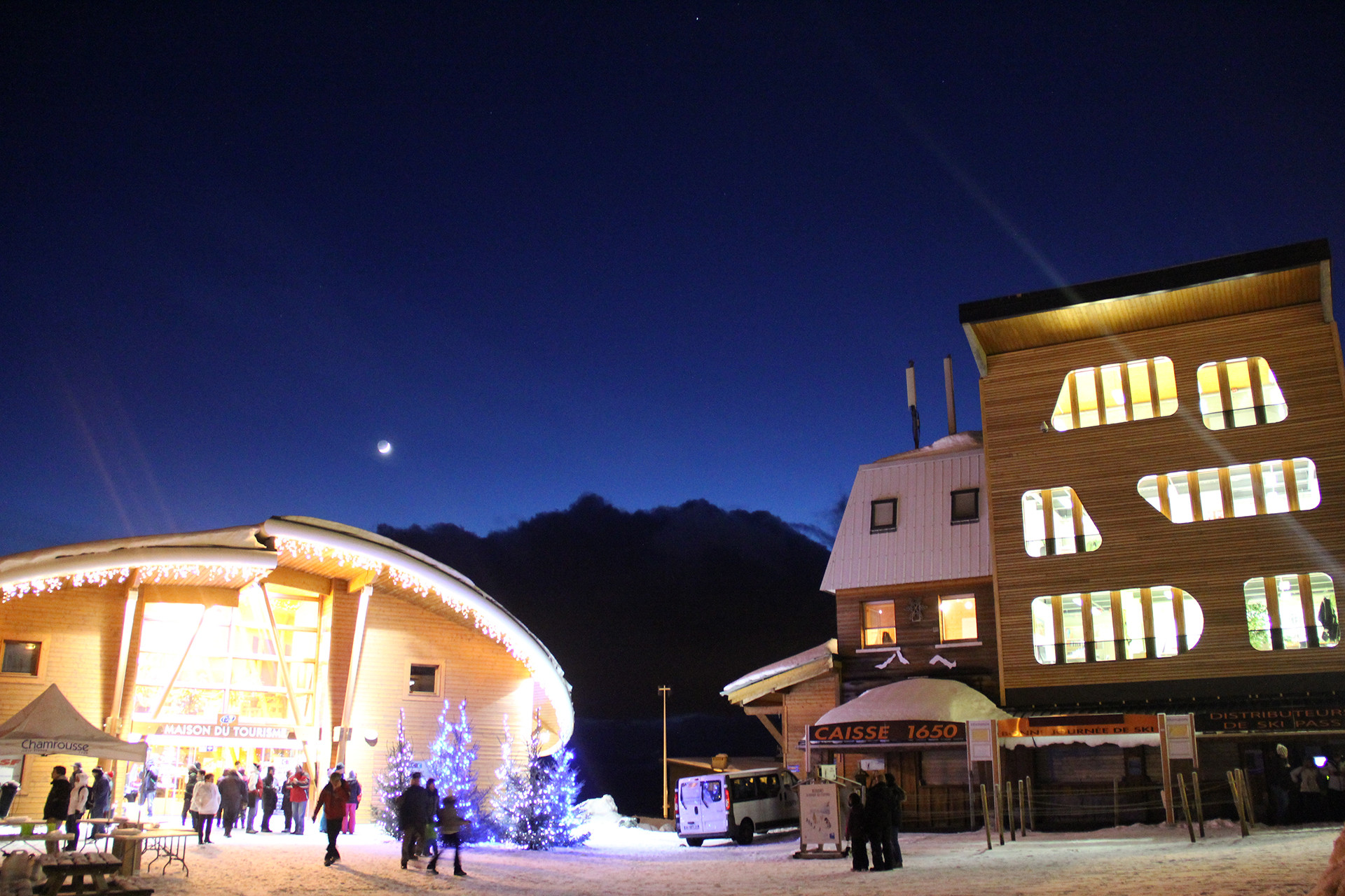 Chamrousse tourism office square