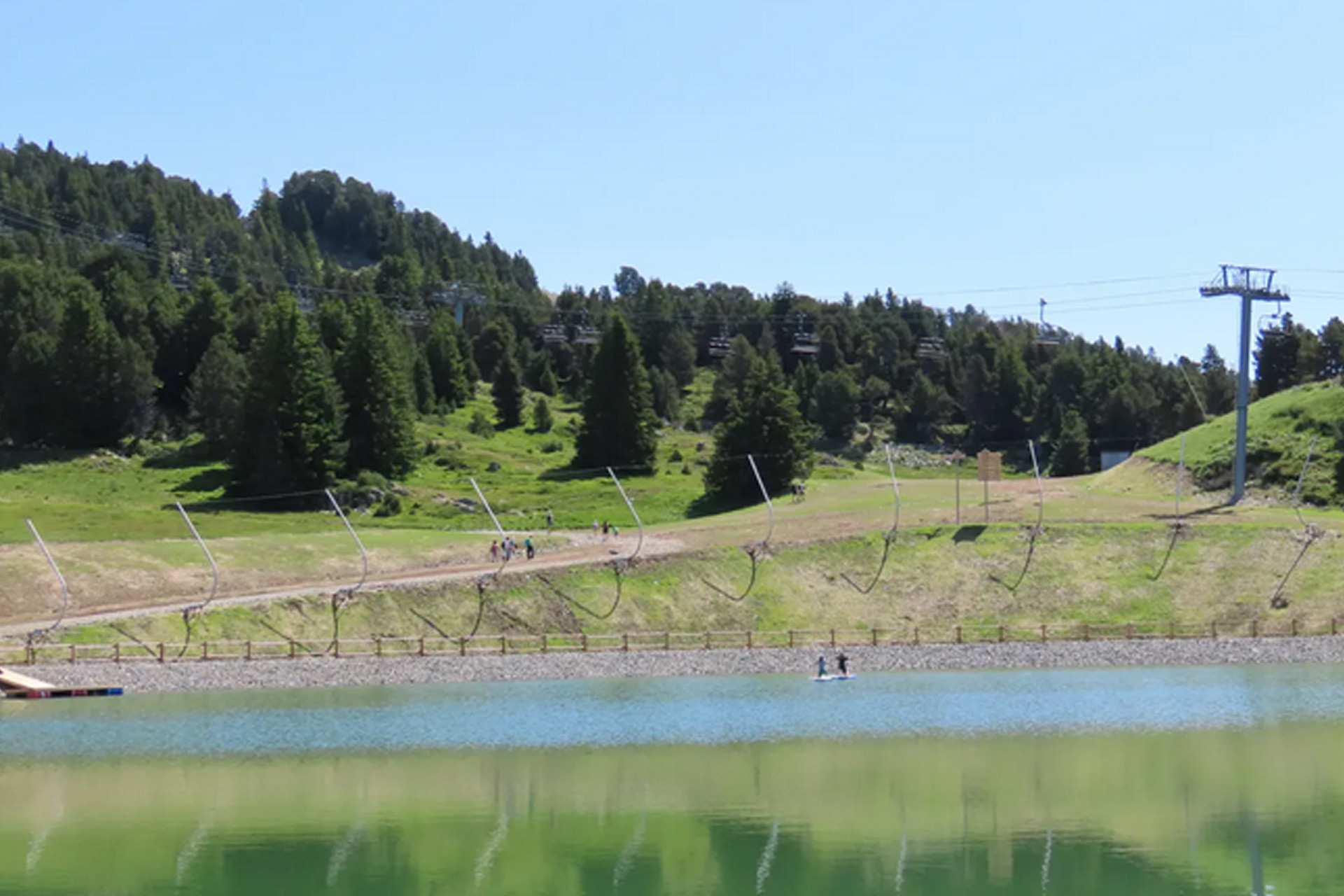 Lac de la Lauze Chamrousse - © Hill Yoga Girl Lac de la Lauze Chamrousse