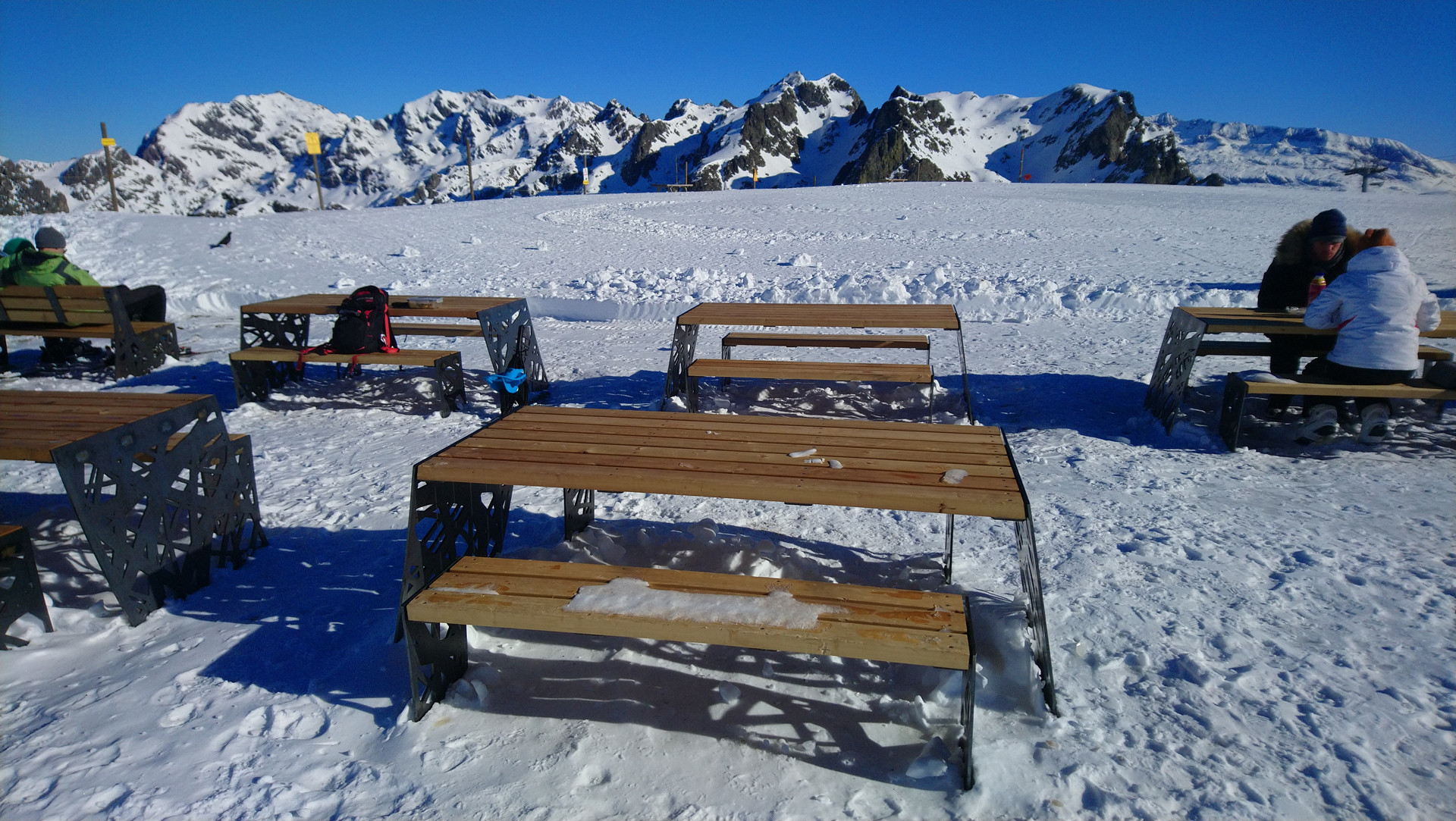 Croix de Chamrousse picnic table - © SD - OT Chamrousse Croix de Chamrousse picnic table