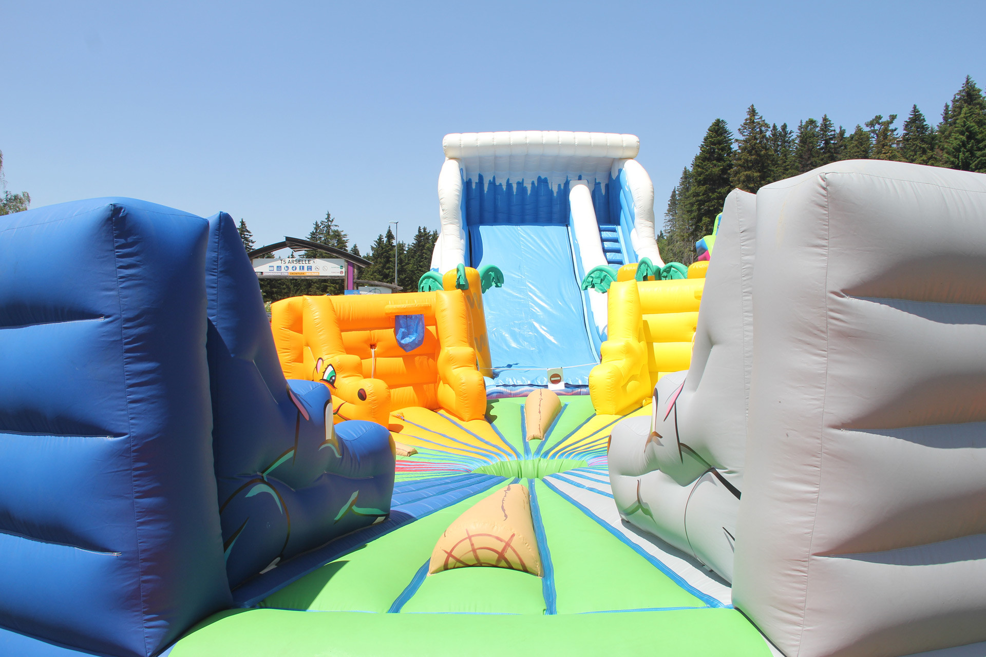 Chamrousse Kids inflatable playground