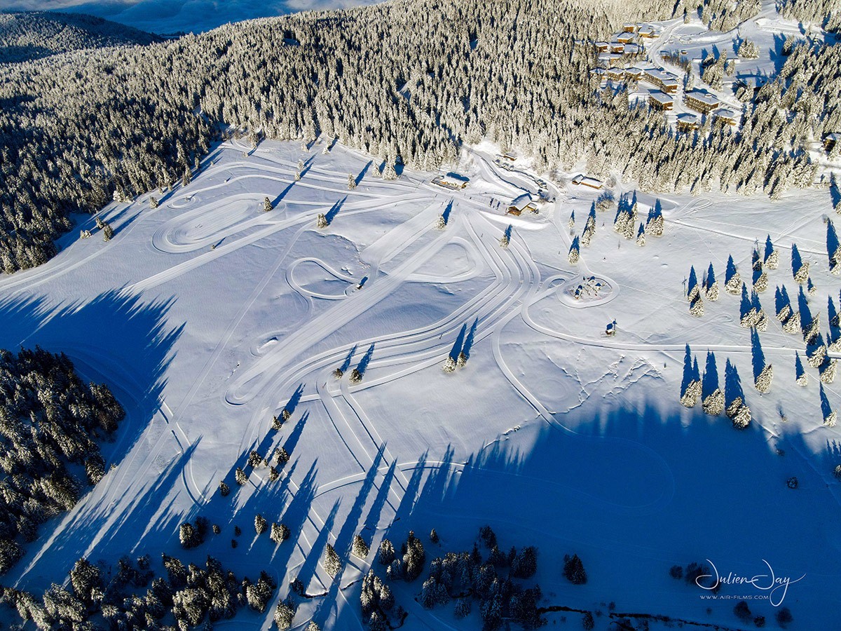 Chamrousse plateau arselle 1600 mètres altitude domaine nordique drone ski fond station hiver montagne isère alpes france