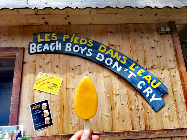 Les pieds dans l'eau snack - © Chamrousse Oxygène Les pieds dans l'eau snack