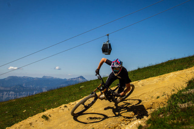 MTB track - la Chamroussienne Chamrousse - © YV - OT Chamrousse MTB track - la Chamroussienne Chamrousse