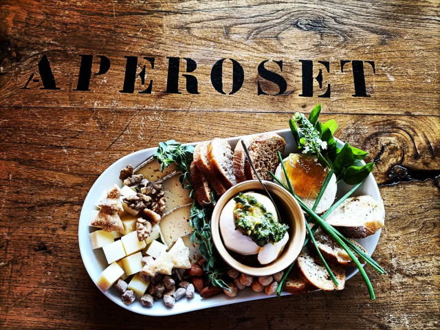 Chamrousse Aperoset aperitif board - © Aperoset Chamrousse Aperoset aperitif board