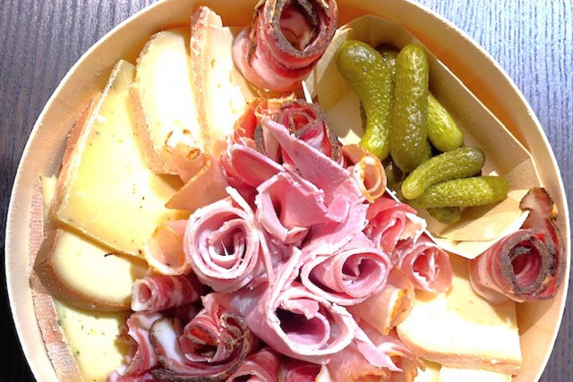 Raclette à emporter pub l'Étable Chamrousse