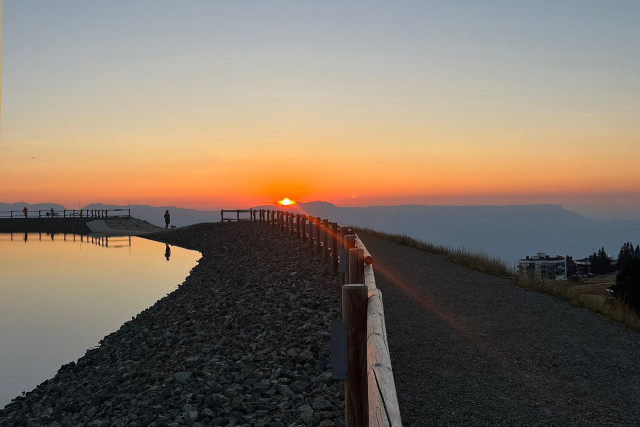 Summer sunset at Chamrousse Lauze lake