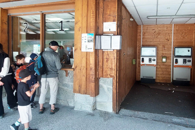 Caisse été 1650 et distributeur automatique forfait Chamrousse
