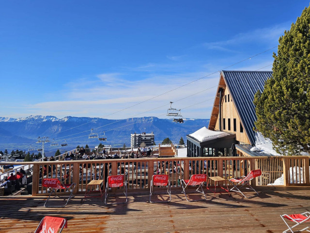 New terrace at La Croisette restaurant (renovated former Malamute) Chamrousse - © SD - OT Chamrousse New terrace at La Croisette restaurant (renovated former Malamute) Chamrousse