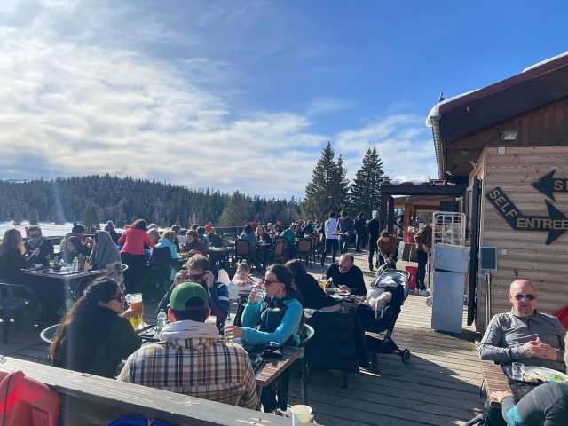 Panoramic terrace at La Salinière Chamrousse - © RF Panoramic terrace at La Salinière Chamrousse