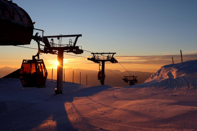 Télécabine de La Croix au coucher du soleil - © Guillaume Deschanel - Chamrousse Télécabine de La Croix au coucher du soleil