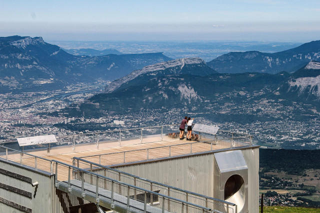 Rooftop Croix de Chamrousse vue Grenoble - © RL - OT Chamrousse Rooftop Croix de Chamrousse vue Grenoble
