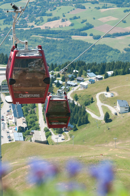 Télécabine de la Croix de Chamrousse en été - © Imagesetreves.fr Télécabine de la Croix de Chamrousse en été