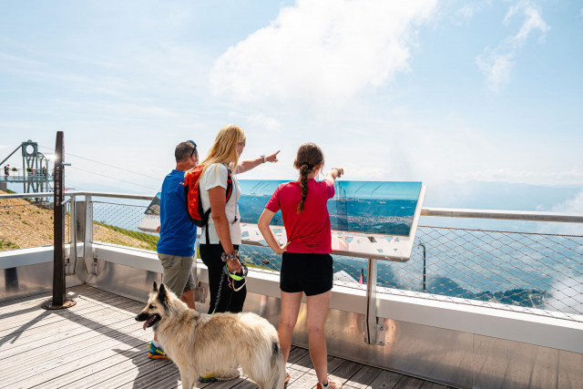 Familienspaziergang belvédère Gipfelstation Chamrousse Sommer