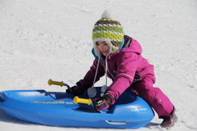 Espace luge pour enfants - © Office de Tourisme Chamrousse Espace luge pour enfants
