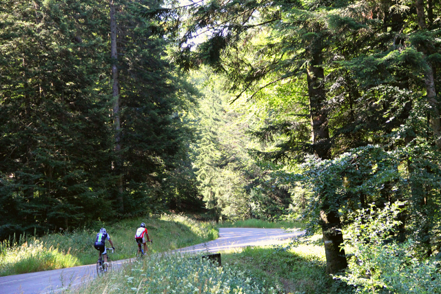 Chamrousse à vélo dans le massif de Belledonne, Alpes Isère - © Office de Tourisme de Chamrousse Chamrousse à vélo dans le massif de Belledonne, Alpes Isère
