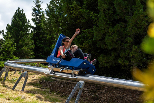 Chamrousse descente luge rail luge coaster 1650 été station ski montagne grenoble isère alpes france