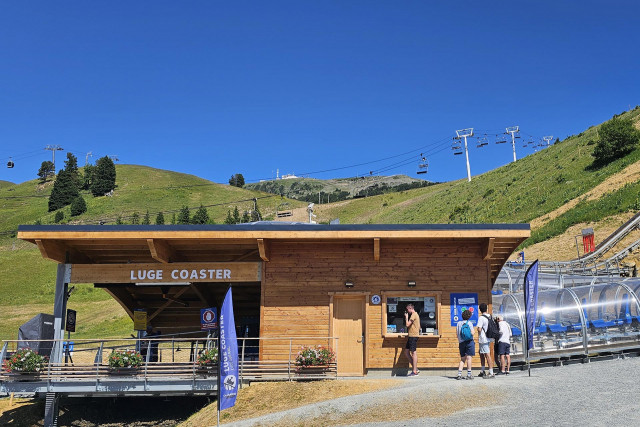 Chamrousse entrée luge coaster activité luge sur rail Luge Park été station ski montagne grenoble isère alpes france