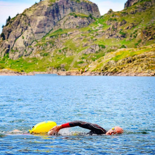 Chamrousse photo insolite natation palme lac été station montagne grenoble belledonne isère alpes france