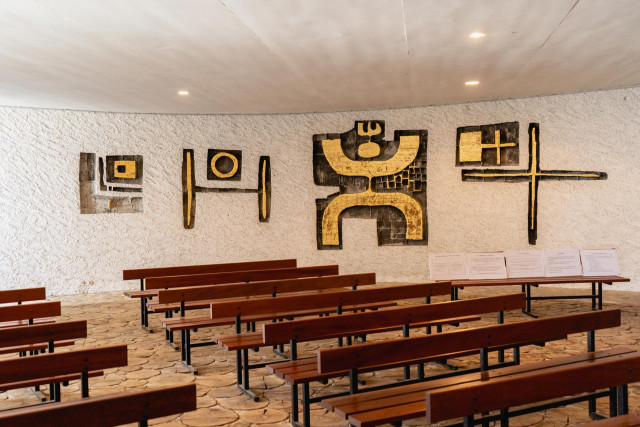 Visite patrimoine expérience Artitude chapelle basse fresque mur église saint esprit Chamrousse