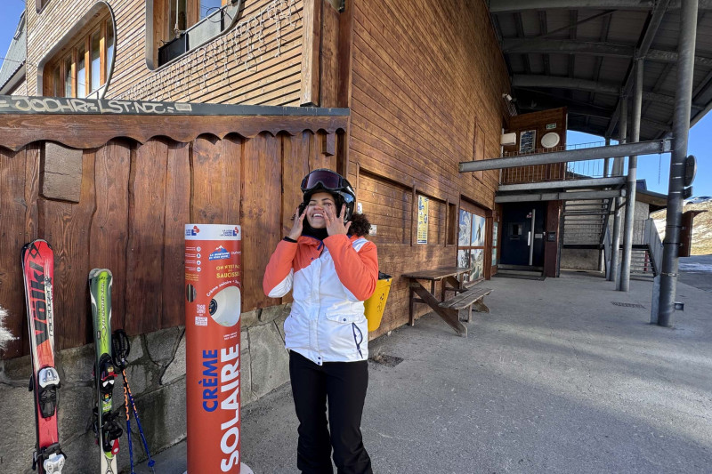 Sun cream dispenser Sun box Chamrousse
