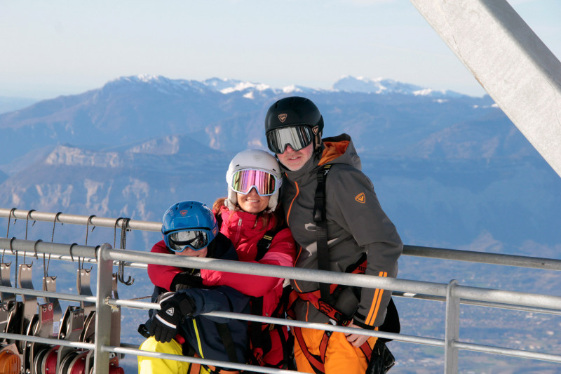Family giant zip line Chamrousse Adrenaline Park winter