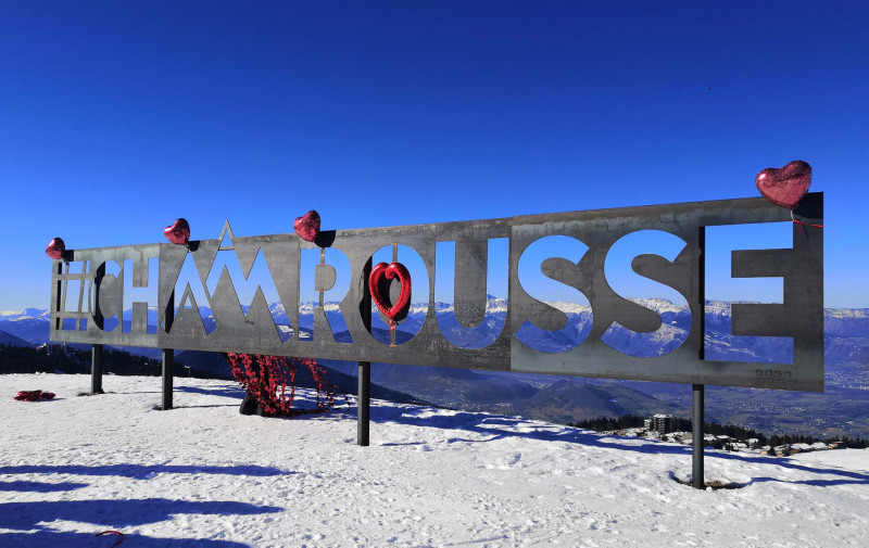 chamrousse-experience-ouverture-piste-ski-alpin-panneau-station-coeur-premieres-traces-decouverte-metier-pisteur-station-montagne-grenoble-isere-alpes-france-68180