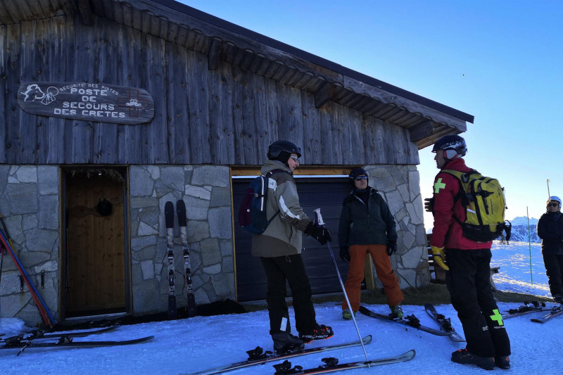 Chamrousse first tracks experience ski slope opening Crêtes ski patrol rescue hut ski patrol job discovery winter resort grenoble isere french alps france