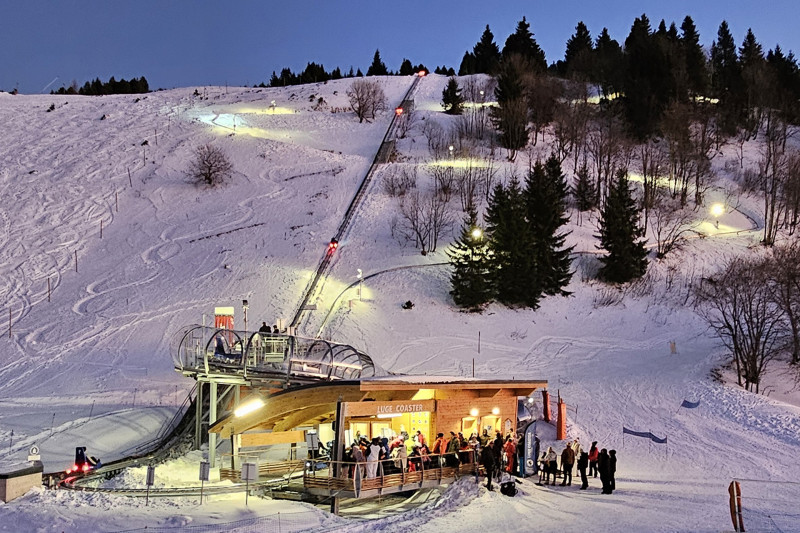Chamrousse luge sur rail nocturne luge park luge coaster hiver station ski montagne grenoble isère alpes france