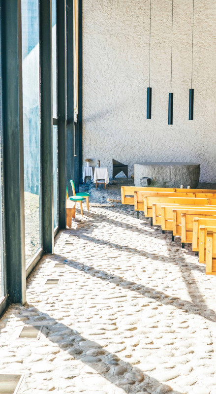 Lumière naturelle chapelle haute église Saint-Esprit Chamrousse