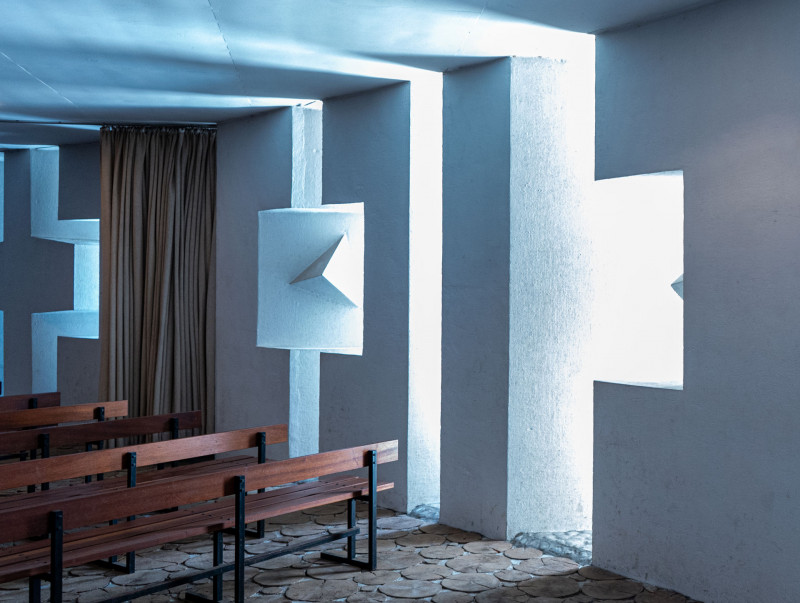 Visite patrimoine expérience Artitude chapelle basse mur sculpté église saint esprit Chamrousse