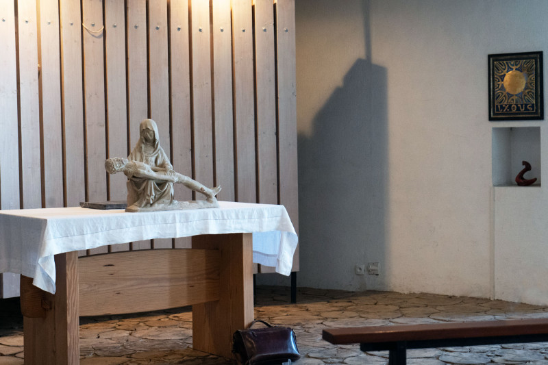 Visite patrimoine expérience Artitude chapelle basse fresque mur église saint esprit Chamrousse