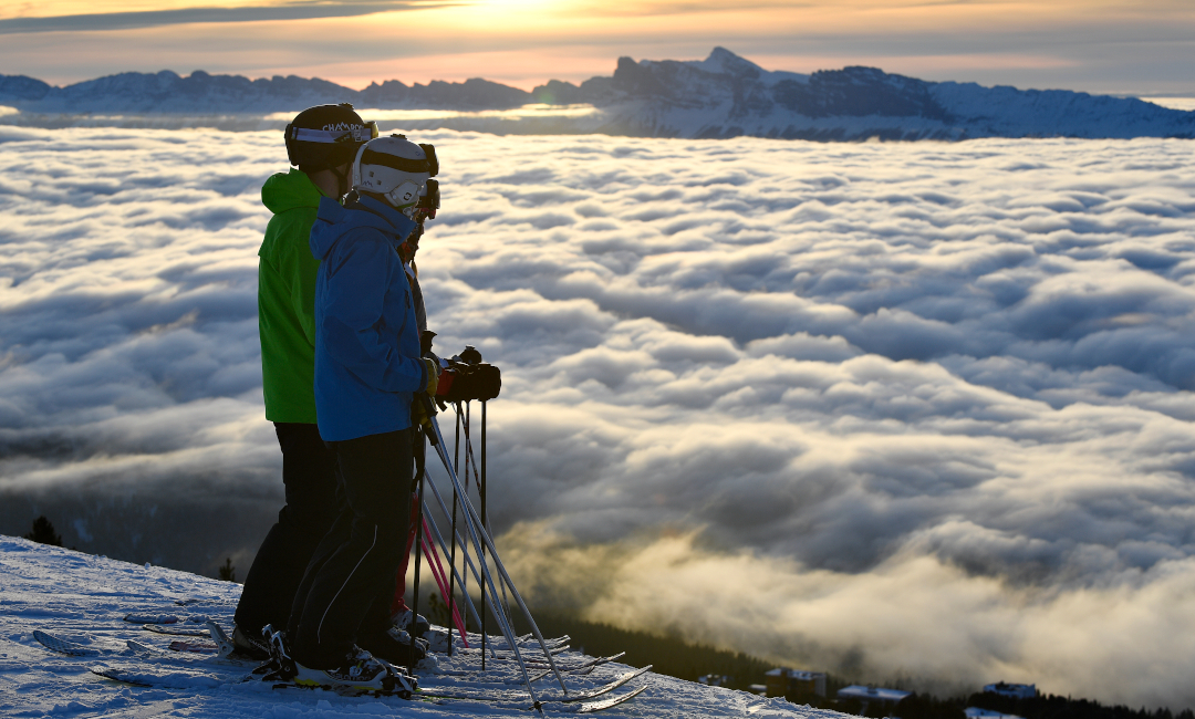 ski coucher soleil chamrousse snowleader casque ski snowboard - © Fred Guerdin - Office de Tourisme de Chamrousse