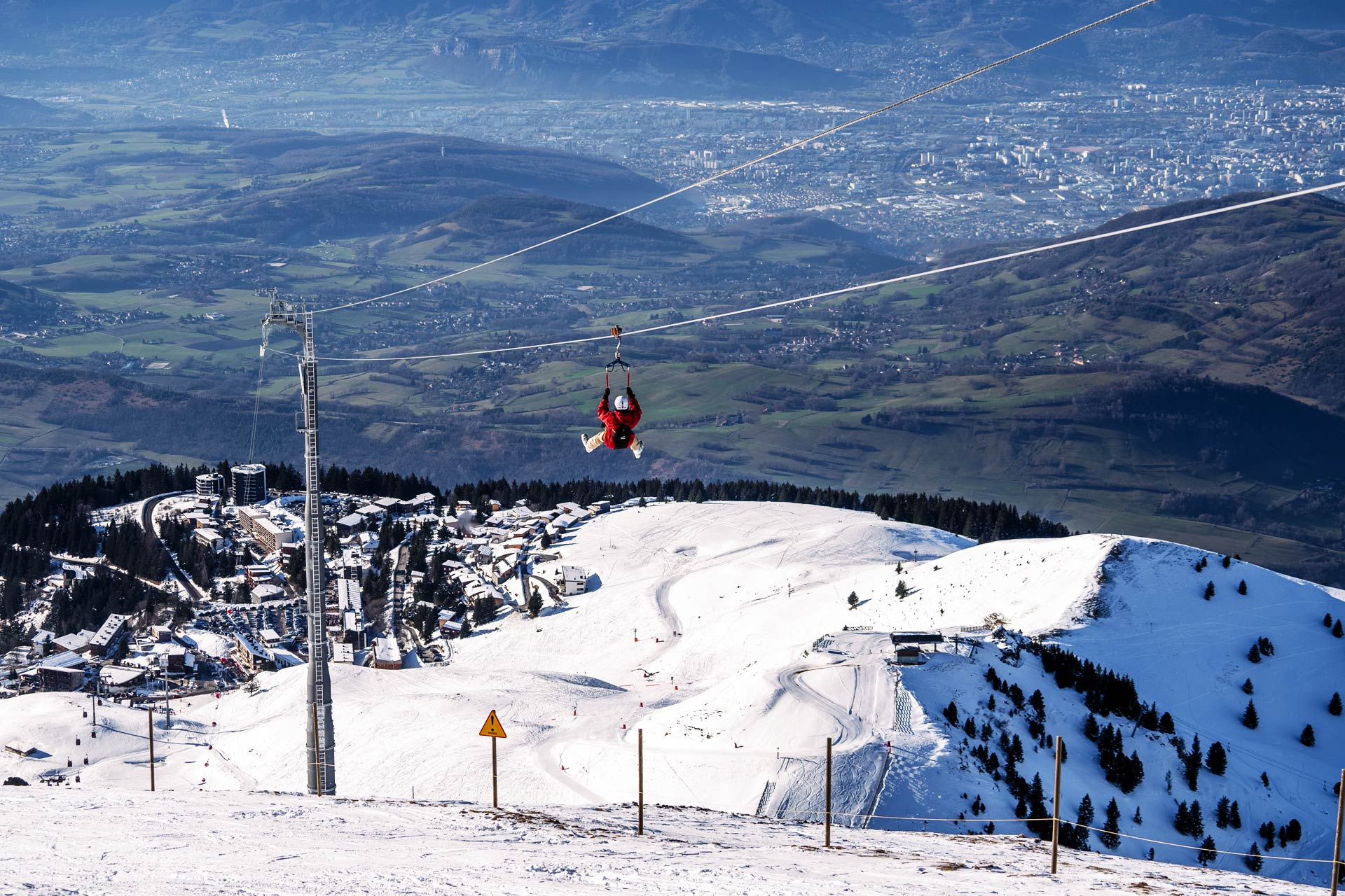 Chamrousse plus grande tyrolienne à pylones france europe monde adrenaline park sommet hiver station ski montagne grenoble isère alpes france - © CH - OT Chamrousse