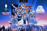The French team and the Paralympic flag return to Chamrousse