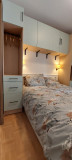 Intérieur 1ere chambre lit double ecrin des neiges c06 Chamrousse