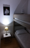 Intérieur chambre 2 lits superposés L'Ecrin des neiges C65 Chamrousse