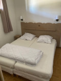 Intérieur chambre parentale écrin des neiges B12