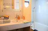 Intérieur salle de bain 2P5 Carline 201 Chamrousse